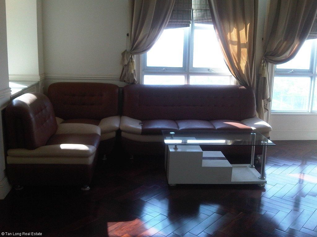 Căn hộ 192m2, 3 phòng ngủ, đủ đồ cho thuê tại The Manor