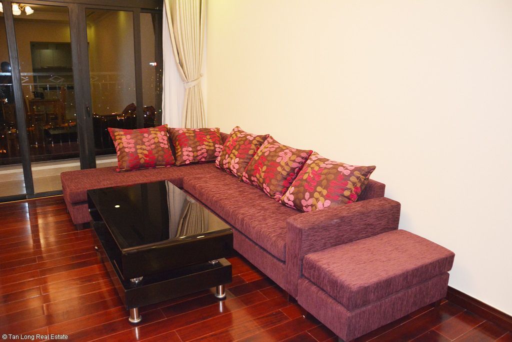 Căn hộ 2 phòng ngủ hiện đại và nội thất mới cho thuê tòa R1 Vinhomes Royal City