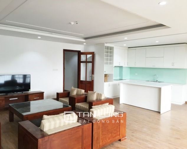 Căn hộ 3 phòng ngủ nhiều ánh sáng tự nhiên cho thuê tại Xuân Diệu, Tây Hồ, HN