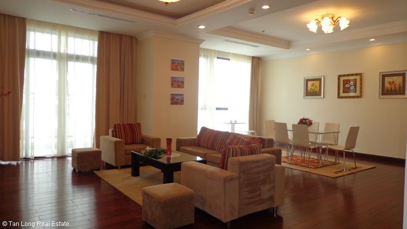 Căn hộ 3 phòng ngủ rộng cho thuê ở Royal City