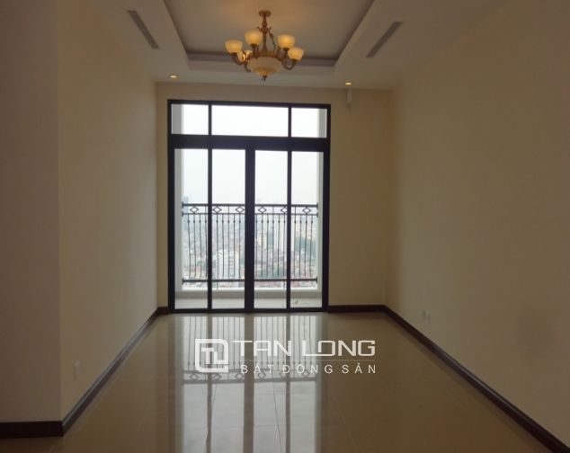 Căn hộ 3 phòng ngủ tầng cao cho thuê tại R1 Vinhomes Royal City, quận Thanh Xuân