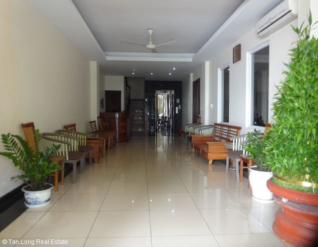 Căn hộ 60m2, view Hồ Tây cho thuê tại Yên Phụ, Tây Hồ