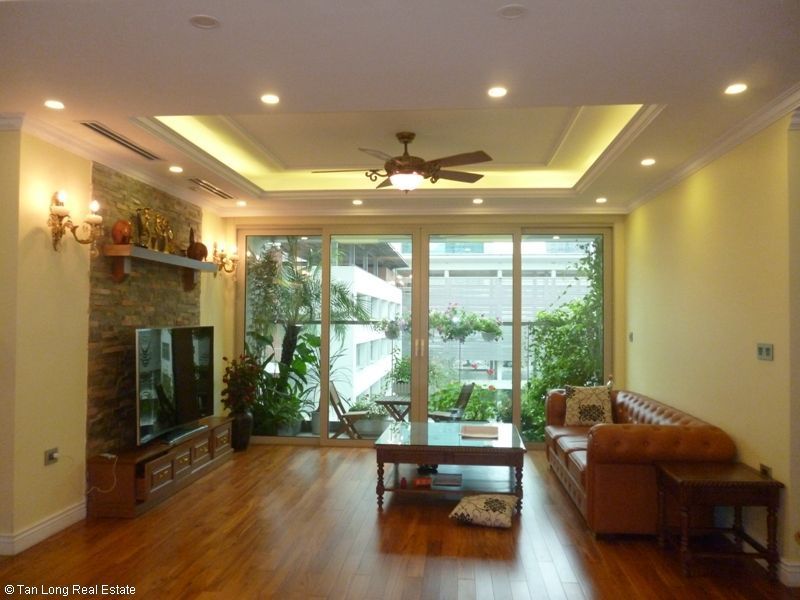 Căn hộ cao cấp 3 phòng ngủ cho thuê tại Mandarin Garden diện tích 160m2 đầy đủ đồ.