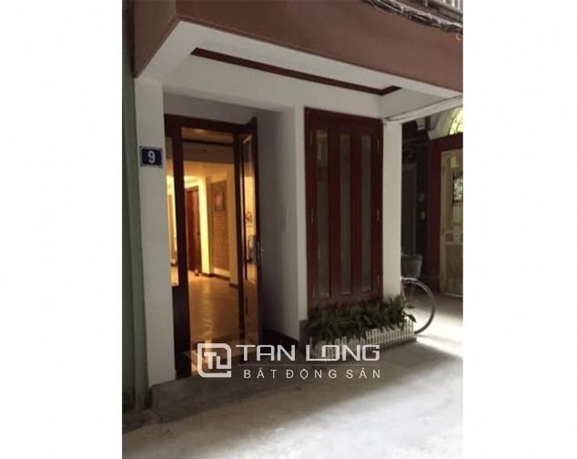 Căn hộ cho thuê tại phố Lý Nam Đế, Hoàn Kiếm, 70m2, 2 ngủ