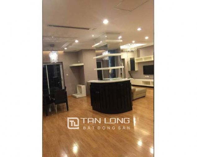 Căn hộ chung cư 240m2, 5 phòng ngủ cho thuê tại Hòa Bình Green, quận Ba Đình