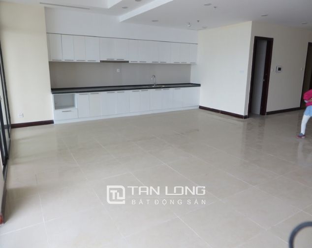 Căn hộ chung cư không đồ 164m2 cho thuê tại tòa R2 Vinhomes Royal City