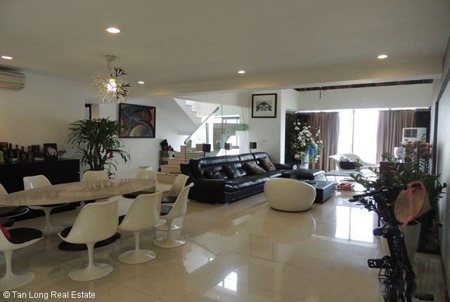 Căn hộ Penthouse 3 phòng ngủ tại Chelsea Park, 340m2, 2300$