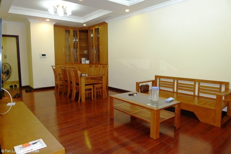 Căn hộ tầng cao rộng và đẹp đủ đồ cho thuê tại tòa R4 - Royal City, Thanh Xuân, Hà Nội