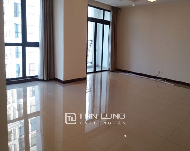 Căn hộ tòa R1, 181m2, 3 phòng ngủ cho thuê tại Vinhomes Royal City