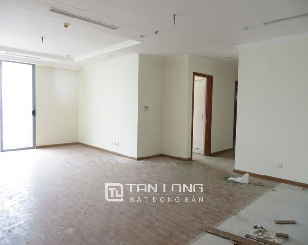 Căn hộ Vinhomes Nguyễn Chí Thanh 3 phòng ngủ cho thuê.