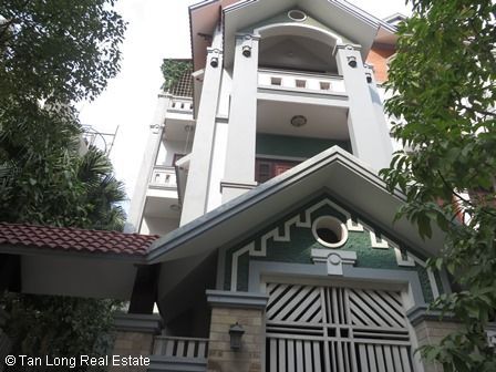 Chính chủ bán biệt thự Khu đô thị Dịch Vọng, quận Cầu Giấy