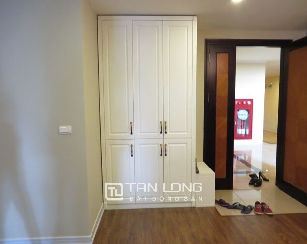 Chính chủ bán chung cư 142m2, hướng Đông Nam tòa E1 Ciputra, quận Tây Hồ