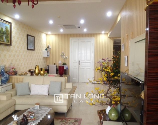 Chính chủ bán gấp chung cư 182m2, hướng Tây Bắc tại P2 Ciputra, quận Tây Hồ