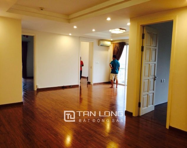 Chính chủ bán gấp chung cư 4 phòng ngủ, không đồ tòa E1 Ciputra, quận Tây Hồ