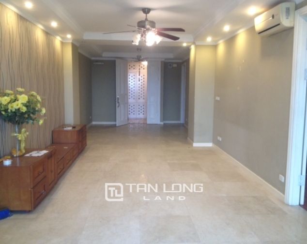 Chính chủ bán gấp chung cư 3 ngủ tại P1  Ciputra, quận Tây Hồ