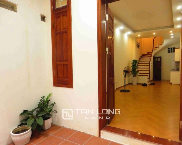 Chính chủ bán nhà trong ngõ tại Văn Cao, quận Ba Đình