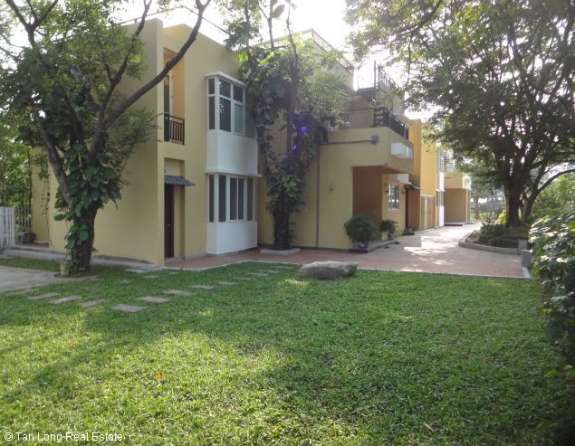 Chính chủ cho thuê biệt thự 2 tầng, 4 phòng ngủ tại Khách sạn Thắng Lợi, quận Tây Hồ
