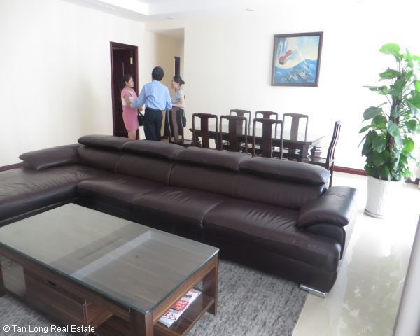 Chính chủ nhờ cho thuê căn hộ 170m2, 3 phòng ngủ tại R3 Vinhomes Royal City Nguyễn Trãi, Thanh Xuân