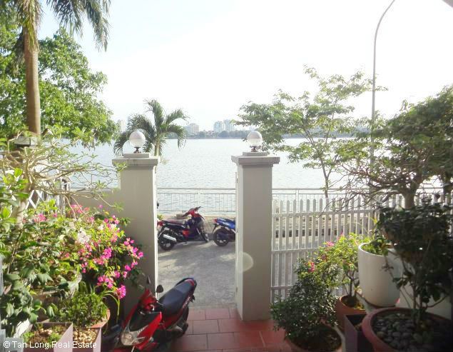 Cho thuê biệt thự 150m2 x 3.5 tầng đường Đặng Thai Mai, quận Tây Hồ