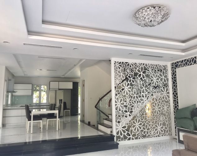 Cho thuê Biệt thự 200m2 khu Hoa Sữa gần trường BIS Vinhomes Riverside Long Biên