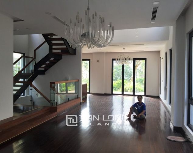 Cho thuê biệt thự 250m2, 4 phòng ngủ tại Vinhomes Hoa Sữa, quận Long Biên