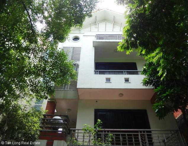 Cho thuê biệt thự 250m2 x 3.5 tầng tại Đặng Thai Mai, quận Tây Hồ