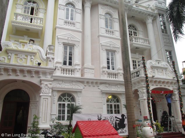 Cho thuê biệt thự 270m2m2 tại Âu Cơ, quận Tây Hồ