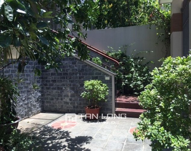 Cho thuê biệt thự 300m2, 5 tầng ở khu biệt thự Vườn Đào, đường Lạc Long Quân, Tây Hồ