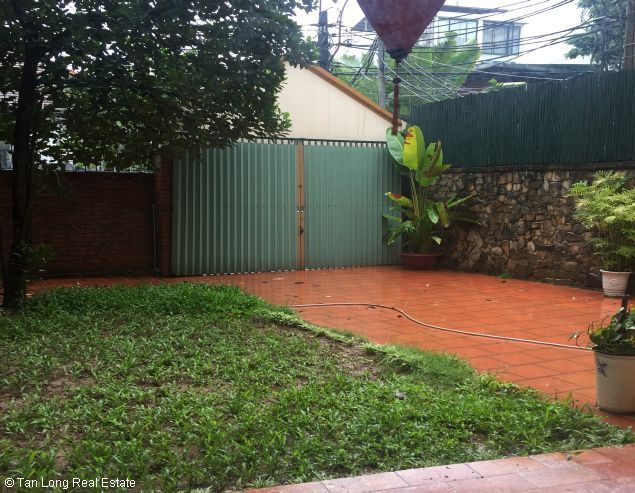 Cho thuê biệt thự 300m2 x 3 tầng đường Tô Ngọc Vân, quận Tây Hồ