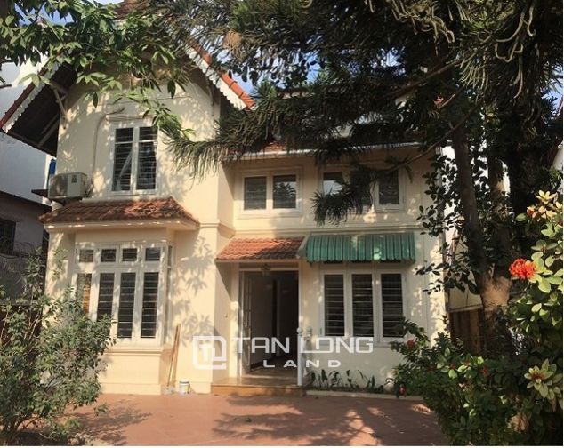 Cho thuê biệt thự 350m2, xây 2 tầng ở Âu Cơ, quận Tây Hồ