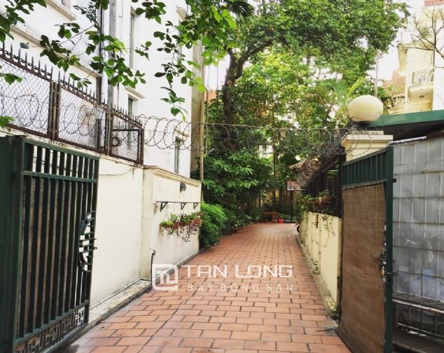 Cho thuê biệt thự 4 ngủ, bể bơi ngoài trời tại Tô Ngọc Vân, Tây Hồ, Hà Nội