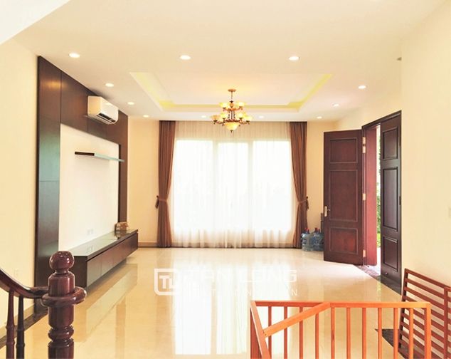 Cho thuê biệt thự 5 phòng ngủ, đủ đồ đẳng cấp tại khu Bằng Lăng Vinhomes Riverside