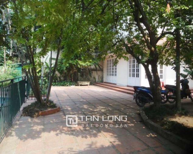Cho thuê biệt thự 500m2 có sân vườn tại đường Tây Hồ, quận Tây Hồ