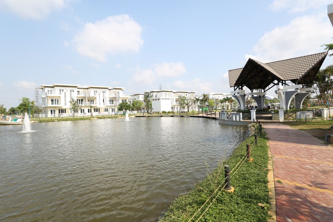 Cho thuê biệt thự song lập view hồ, rộng bát ngát tại KĐT Mỹ Hưng Cienco 5 Hải Phát, hướng Bắc