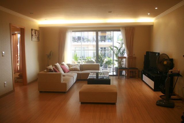 Cho thuê nhà phố shophouse hướng Nam khu đô thị Mỹ Hưng Cienco 5, căn góc, sân vườn rộng rãi