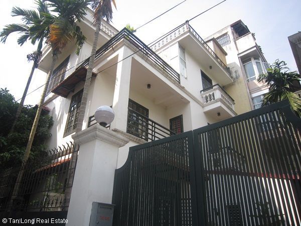 Cho thuê biệt thự có sân vườn đường Đặng Thai Mai, Tây Hồ, Hà Nội