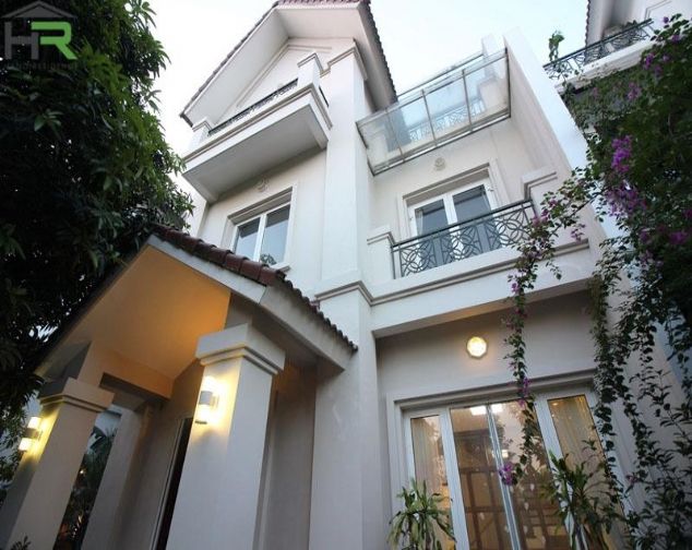 Cho thuê biệt thự đủ đồ 5 phòng ngủ khu Anh Đào 1 Vinhomes Riverside Long Biên