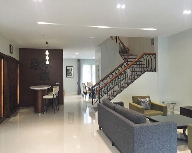 Cho thuê biệt thự Hoa Sữa 4 ngủ đủ đồ Vinhomes Riverside, 200m2