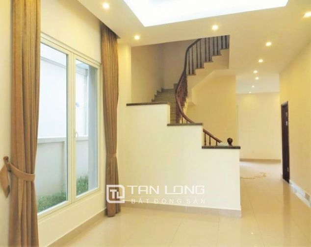 Cho thuê biệt thự không đồ, 200m2 tại Hoa Sữa, Vinhomes Riverside, quận Long Biên