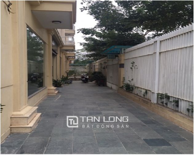 Cho thuê biệt thự lô góc, diện tích 250m2 tại Khu đô thị Việt Hưng, Long Biên