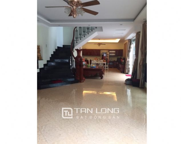 Cho thuê biệt thự lô góc khu đô thị Việt Hưng, quận Long Biên, khu nhà vườn A, diện tích 250m2