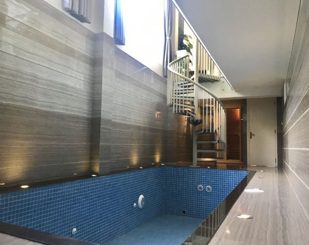 Cho thuê biệt thự song lập tại KĐT Vinhomes Riverside có bể bơi, phòng xông hơi, giá 52 triệu/tháng