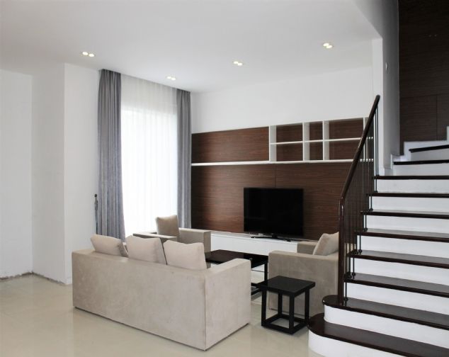 Cho thuê biệt thự song lập Vinhomes Riverside 280m2 x 4 ngủ, full đồ đẹp. LH 0989734734