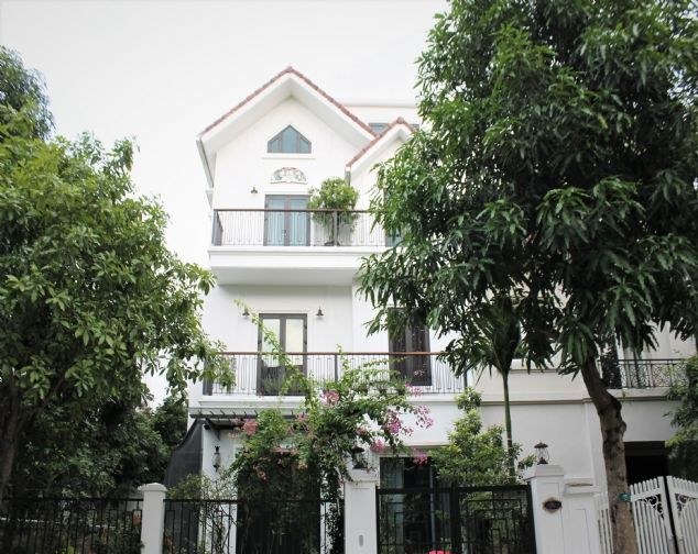 Cho thuê Biệt Thự Song Lập Vinhomes Riverside gần BIS, 4 ngủ, full đồ