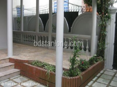 Cho thuê biệt thự tại phố Tô Ngọc Vân, Tây Hồ, Hà Nội.