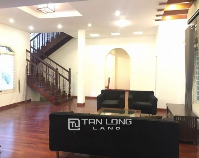 Cho thuê biệt thự tại Tô Ngọc Vân, Tây Hồ, diện tích 500m2, 5 phòng ngủ