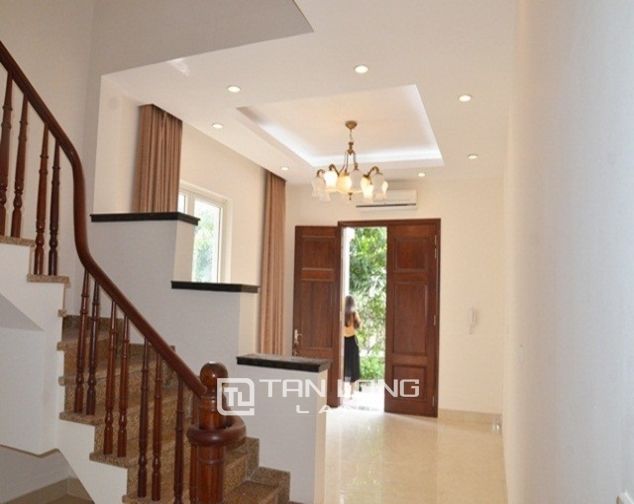 Cho thuê căn biệt thự mới view sông, giá sốc chỉ 28 triệu tại Hoa Lan 6, Vinhomes Riverside