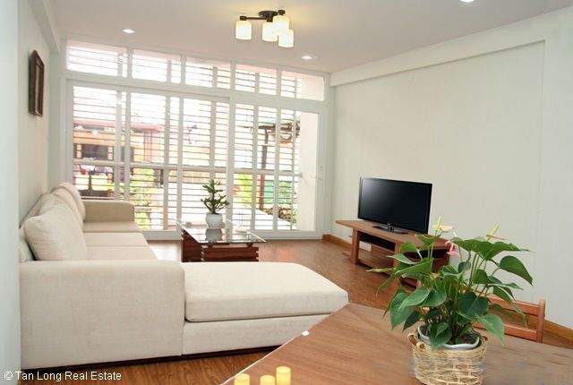 Cho thuê căn hộ 1 phòng ngủ đẹp tại quận Hai Bà Trưng, 75m2, 900$.