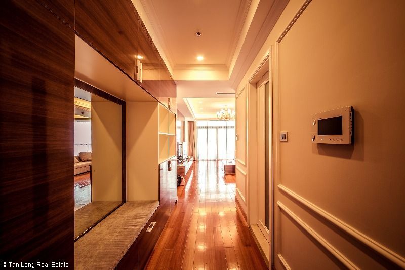 Cho thuê căn hộ 181m2, 3 phòng ngủ tòa R2 Vinhomes Royal City, quận Thanh Xuân