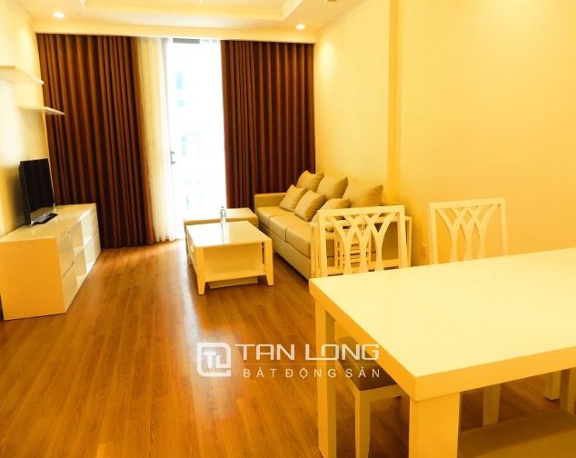 Cho thuê căn hộ 2 phòng ngủ, đủ đồ tại Vinhomes Nguyễn Chí Thanh, quận Đống Đa